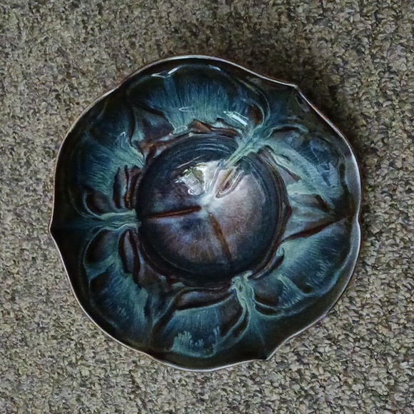 Vintage Bill Campbell glazed scalloped triple petal lotus pottery bowl - Picture 4 of 8